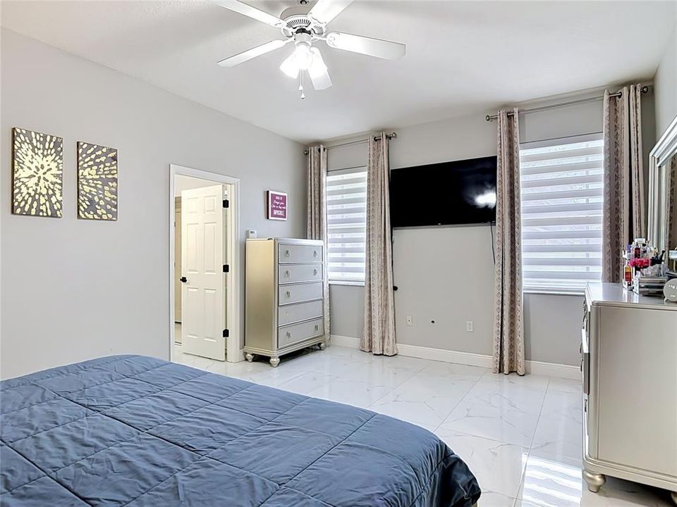 Active With Contract: $414,990 (3 beds, 2 baths, 2202 Square Feet)