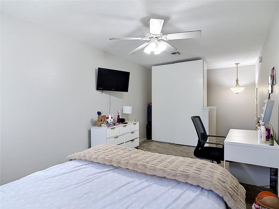 Active With Contract: $414,990 (3 beds, 2 baths, 2202 Square Feet)
