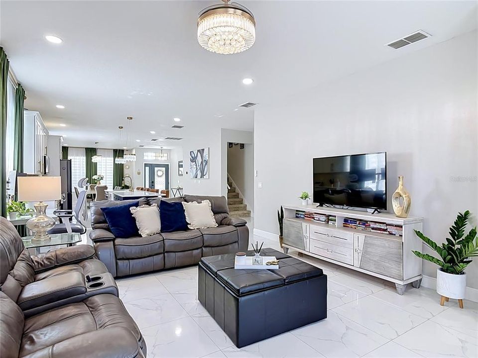 Active With Contract: $414,990 (3 beds, 2 baths, 2202 Square Feet)
