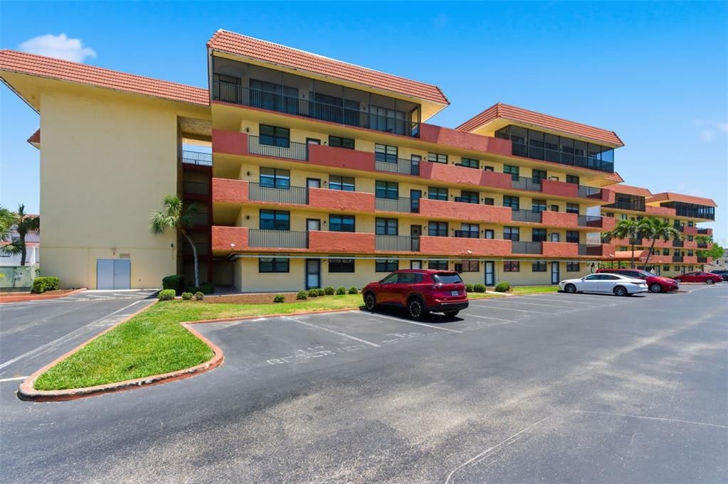 For Sale: $499,000 (2 beds, 2 baths, 985 Square Feet)