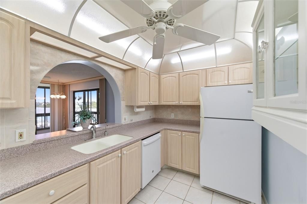 For Sale: $499,000 (2 beds, 2 baths, 985 Square Feet)