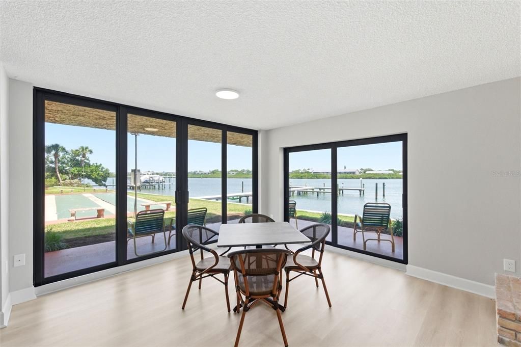 For Sale: $499,000 (2 beds, 2 baths, 985 Square Feet)