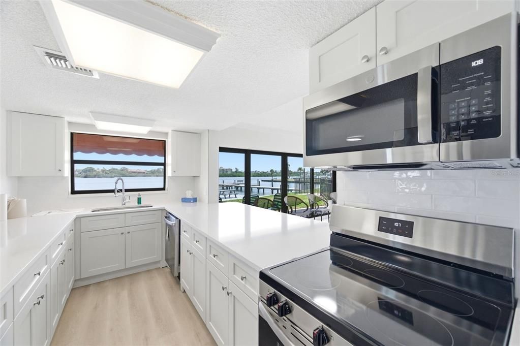 For Sale: $499,000 (2 beds, 2 baths, 985 Square Feet)