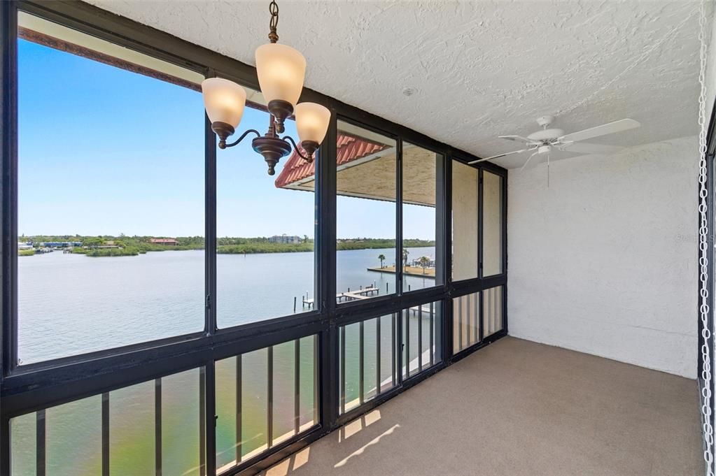 For Sale: $499,000 (2 beds, 2 baths, 985 Square Feet)