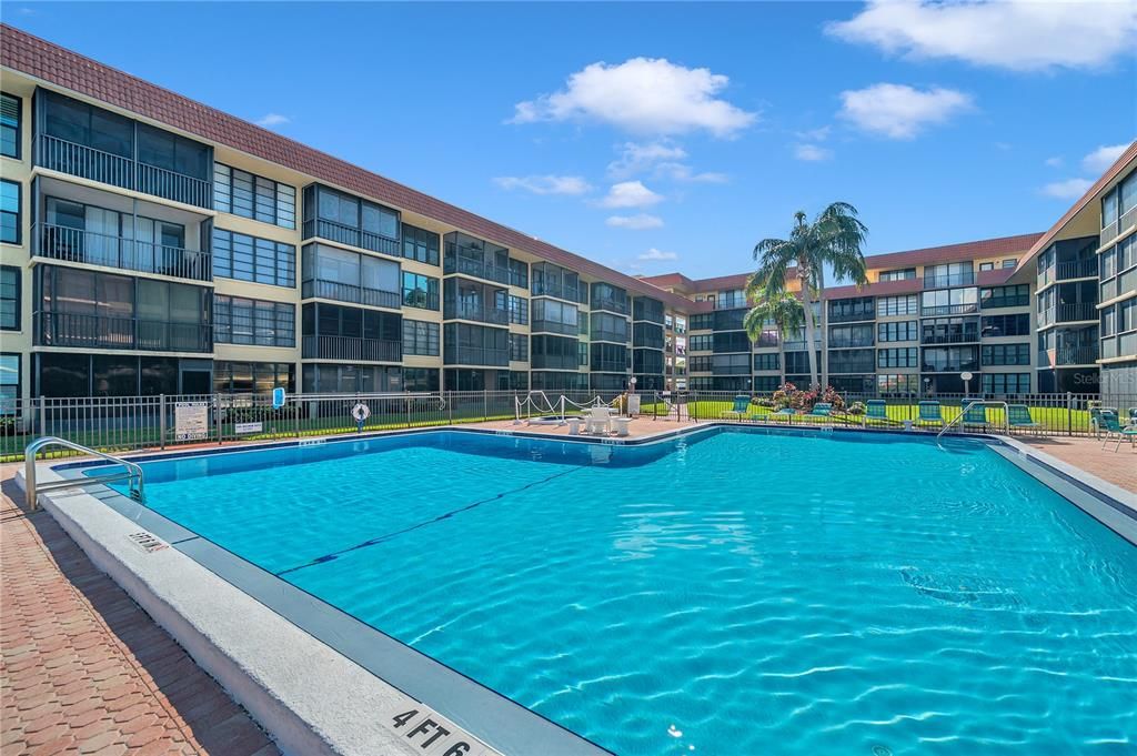For Sale: $499,000 (2 beds, 2 baths, 985 Square Feet)