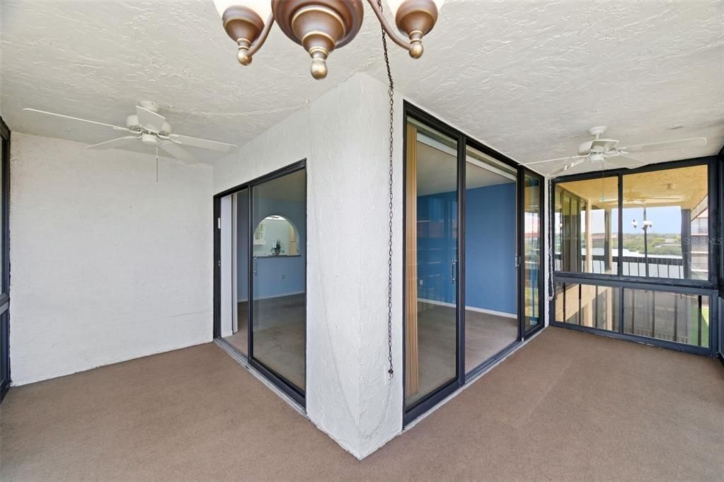 For Sale: $499,000 (2 beds, 2 baths, 985 Square Feet)