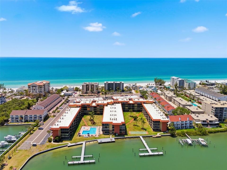 For Sale: $499,000 (2 beds, 2 baths, 985 Square Feet)