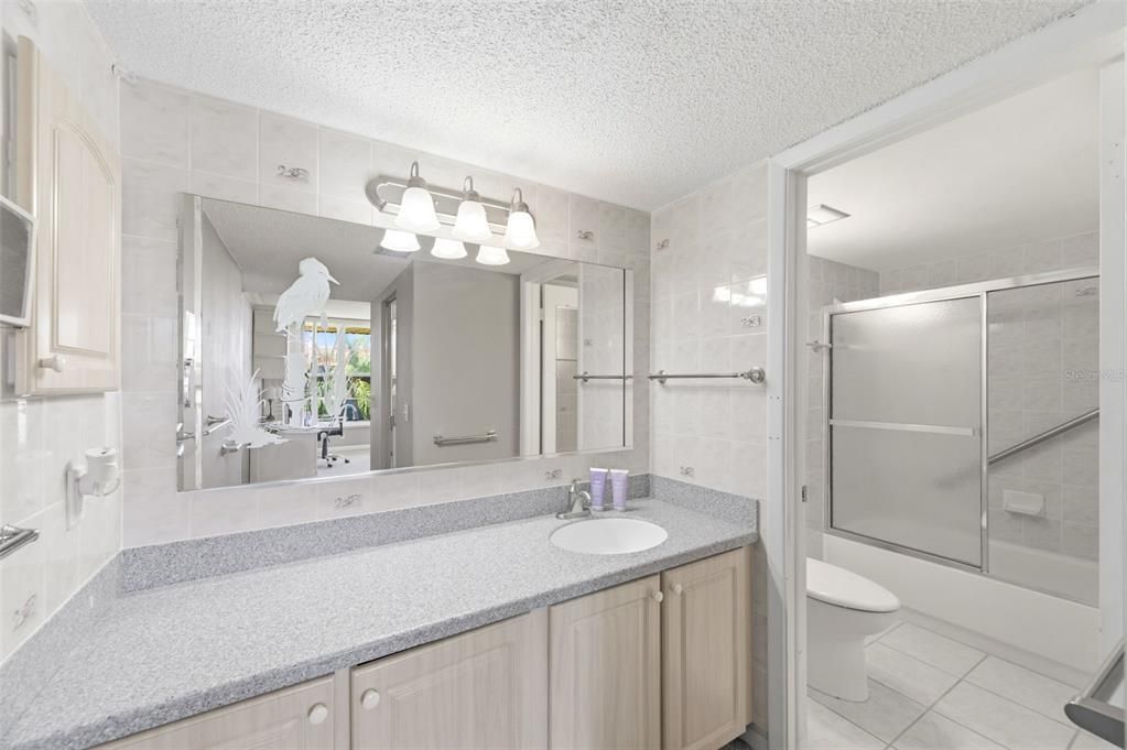 For Sale: $499,000 (2 beds, 2 baths, 985 Square Feet)