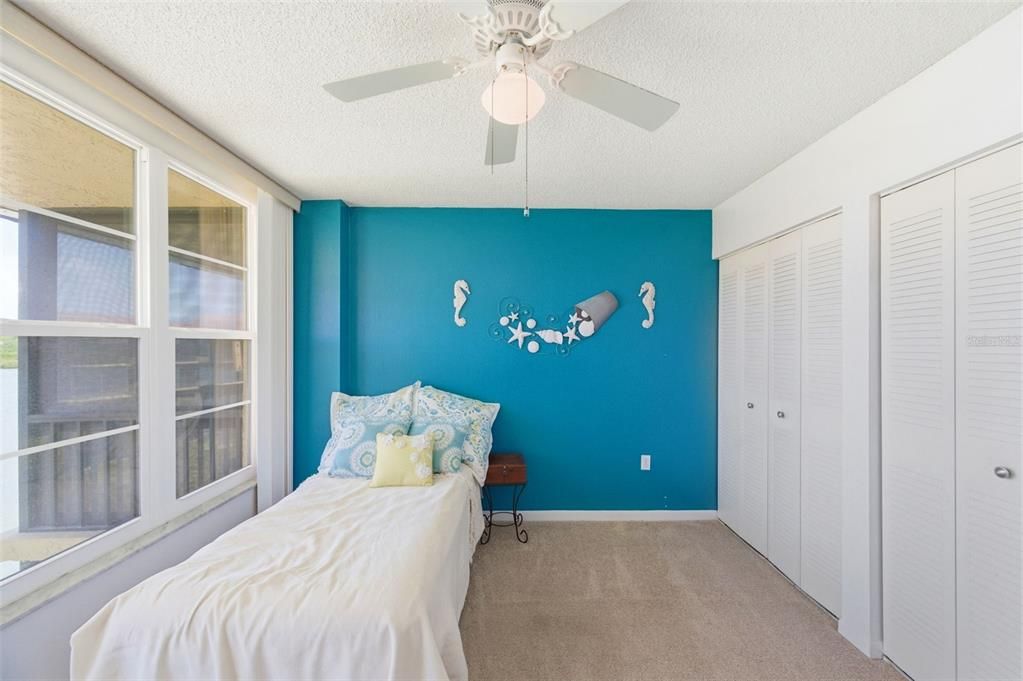 For Sale: $499,000 (2 beds, 2 baths, 985 Square Feet)