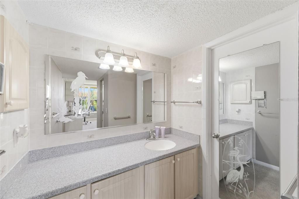 For Sale: $499,000 (2 beds, 2 baths, 985 Square Feet)