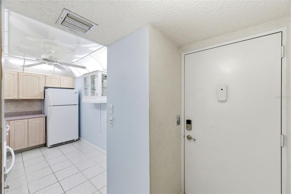 For Sale: $499,000 (2 beds, 2 baths, 985 Square Feet)