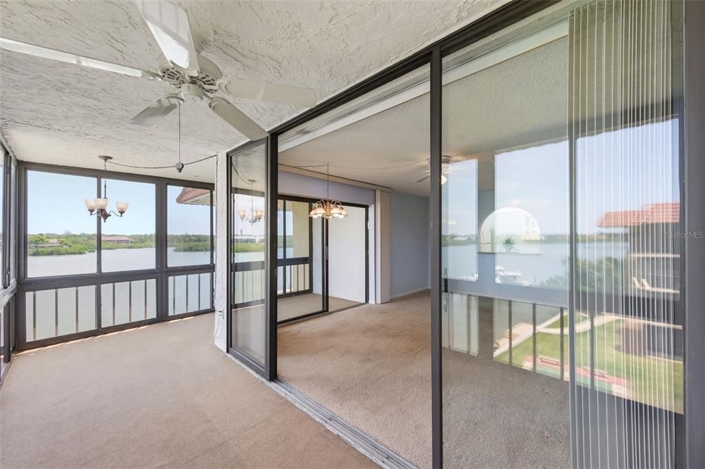 For Sale: $499,000 (2 beds, 2 baths, 985 Square Feet)