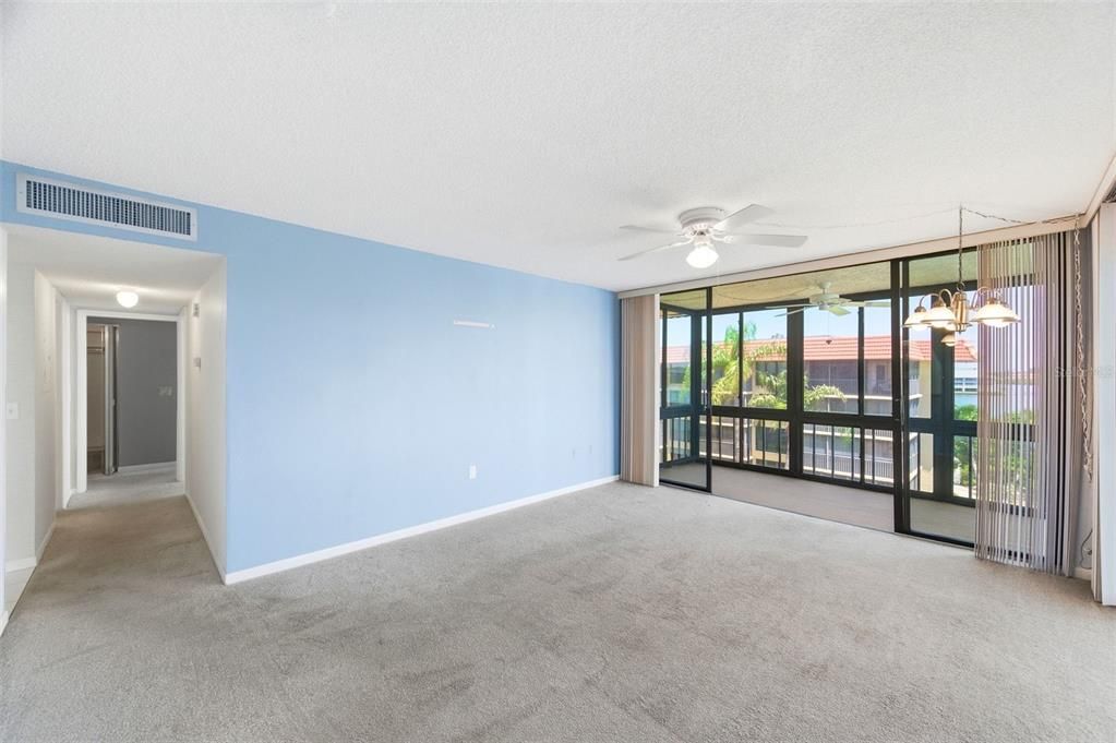For Sale: $499,000 (2 beds, 2 baths, 985 Square Feet)