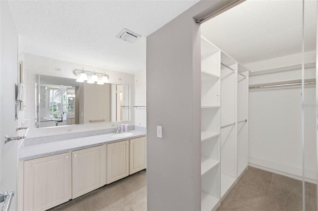 For Sale: $499,000 (2 beds, 2 baths, 985 Square Feet)