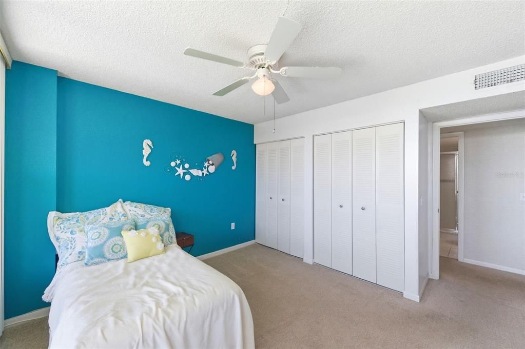 For Sale: $499,000 (2 beds, 2 baths, 985 Square Feet)
