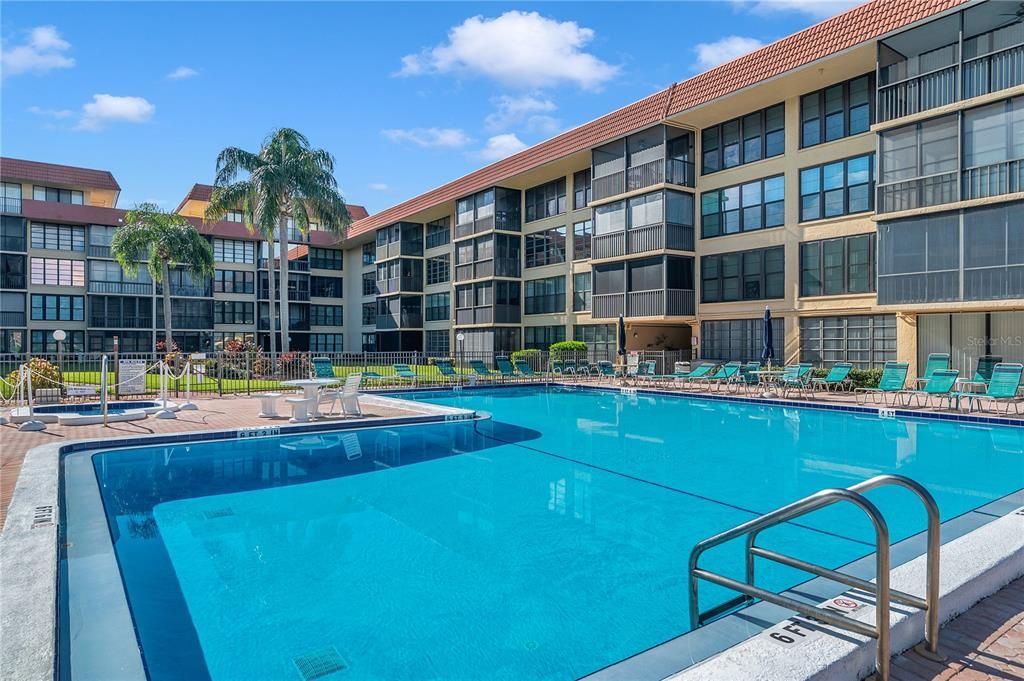 For Sale: $499,000 (2 beds, 2 baths, 985 Square Feet)