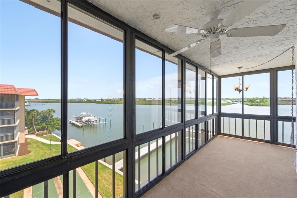 For Sale: $499,000 (2 beds, 2 baths, 985 Square Feet)