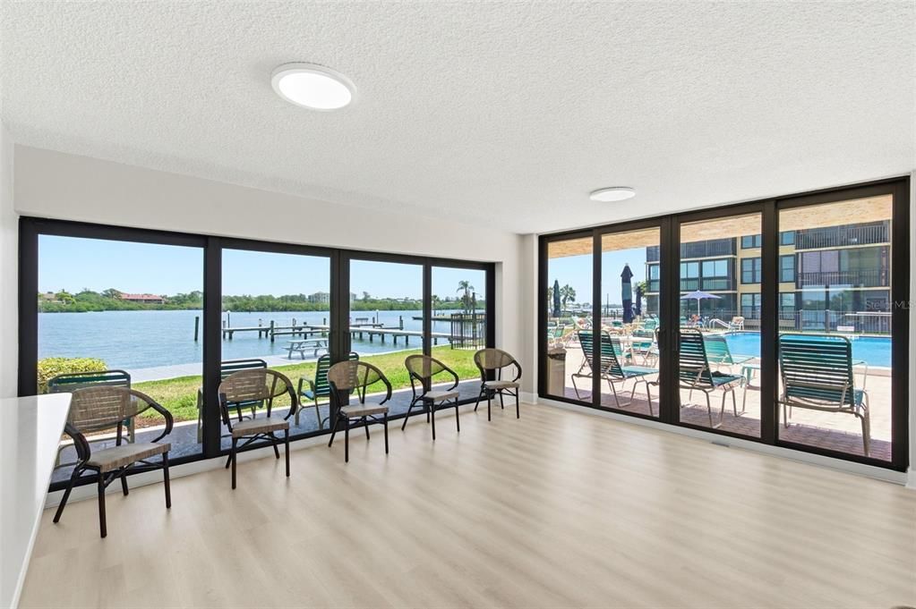 For Sale: $499,000 (2 beds, 2 baths, 985 Square Feet)