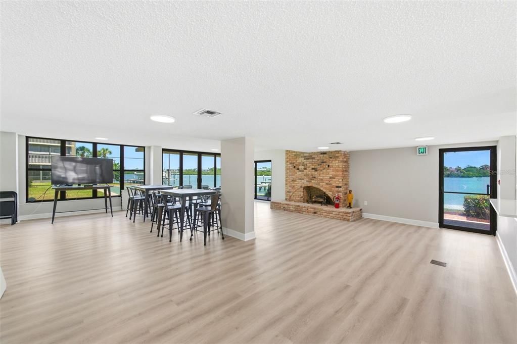 For Sale: $499,000 (2 beds, 2 baths, 985 Square Feet)