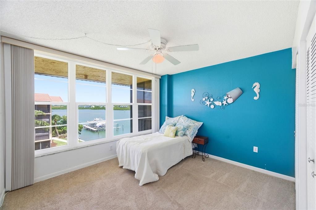 For Sale: $499,000 (2 beds, 2 baths, 985 Square Feet)