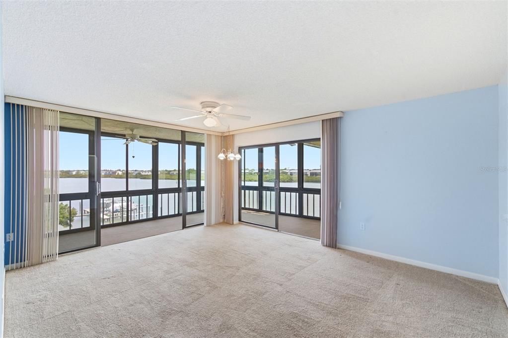 For Sale: $499,000 (2 beds, 2 baths, 985 Square Feet)