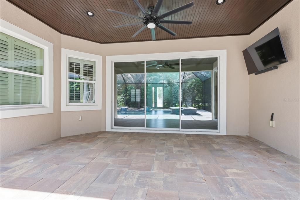 Под контрактом: $639,900 (3 спален, 3 ванн, 2670 Квадратных фут)