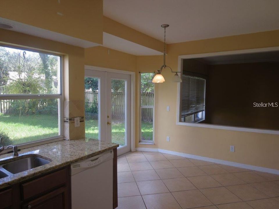 For Rent: $3,070 (4 beds, 2 baths, 2142 Square Feet)