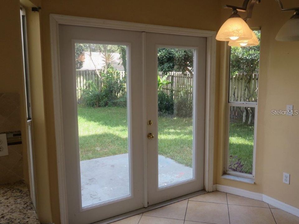 For Rent: $3,070 (4 beds, 2 baths, 2142 Square Feet)