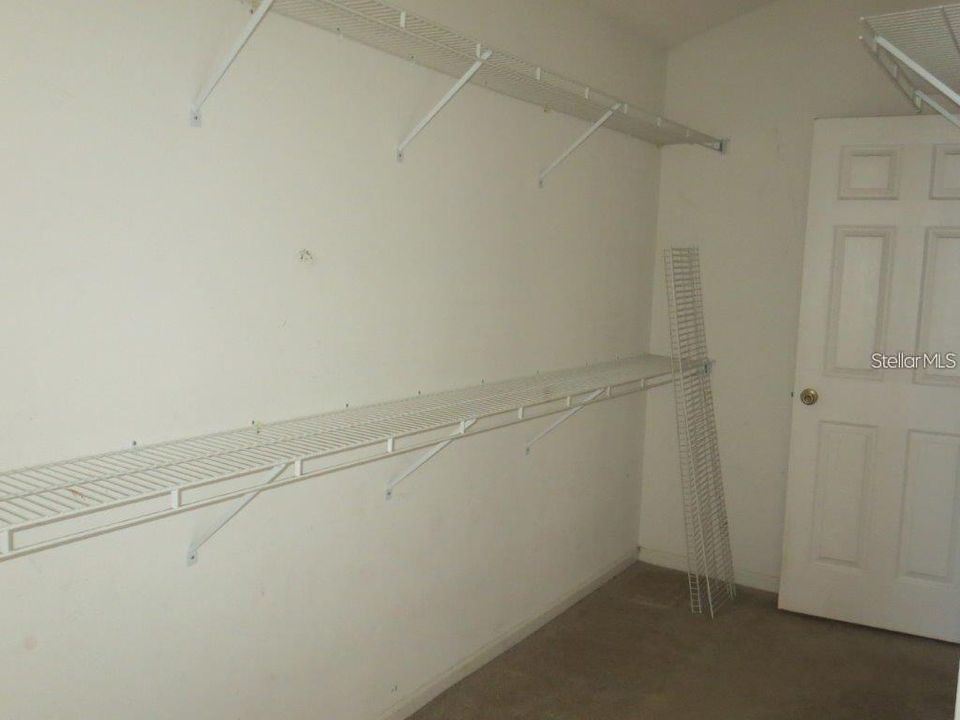 For Rent: $3,070 (4 beds, 2 baths, 2142 Square Feet)