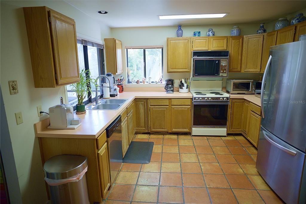 Active With Contract: $420,000 (3 beds, 2 baths, 2074 Square Feet)