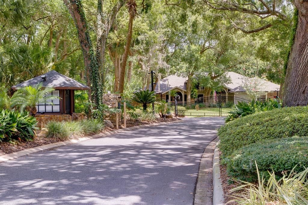Active With Contract: $420,000 (3 beds, 2 baths, 2074 Square Feet)