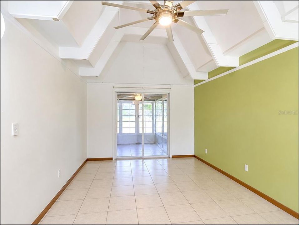 For Sale: $145,000 (1 beds, 1 baths, 648 Square Feet)