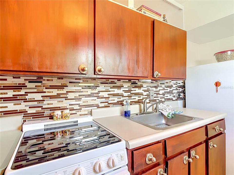 For Sale: $145,000 (1 beds, 1 baths, 648 Square Feet)
