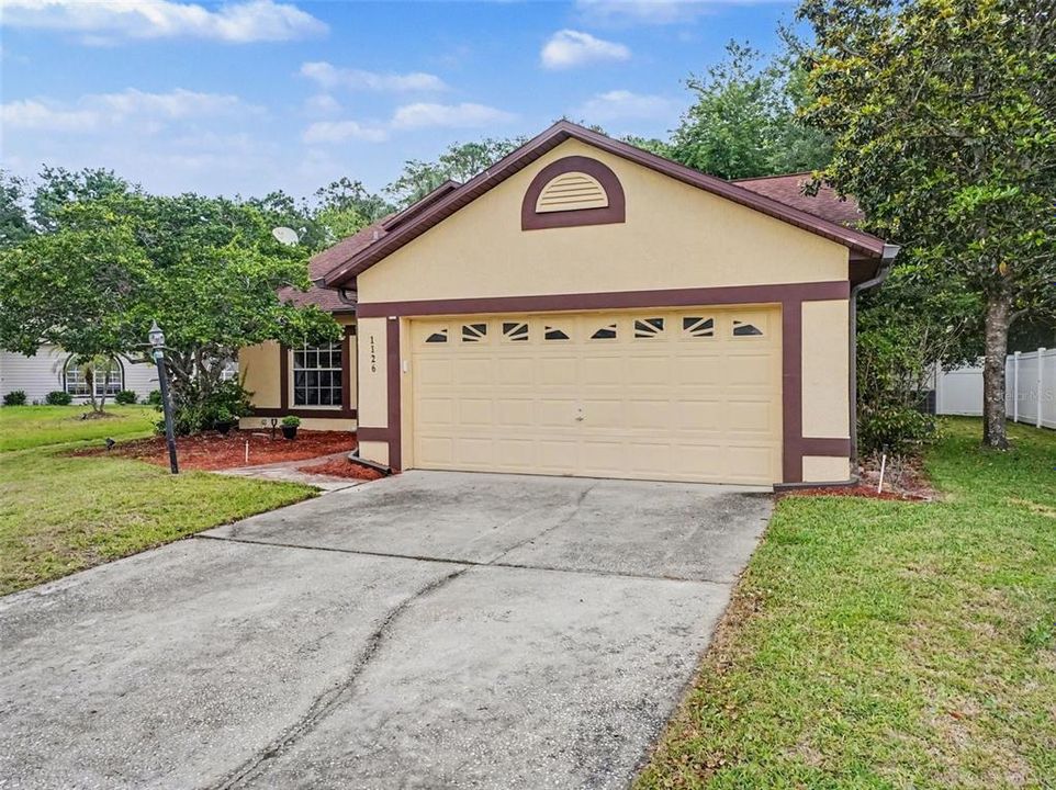 Active With Contract: $375,000 (3 beds, 2 baths, 1579 Square Feet)