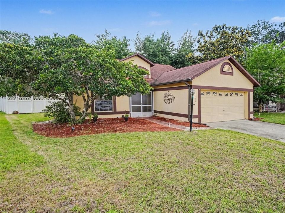 Active With Contract: $375,000 (3 beds, 2 baths, 1579 Square Feet)