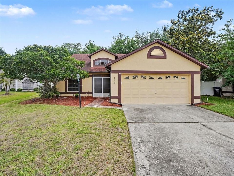 Active With Contract: $375,000 (3 beds, 2 baths, 1579 Square Feet)
