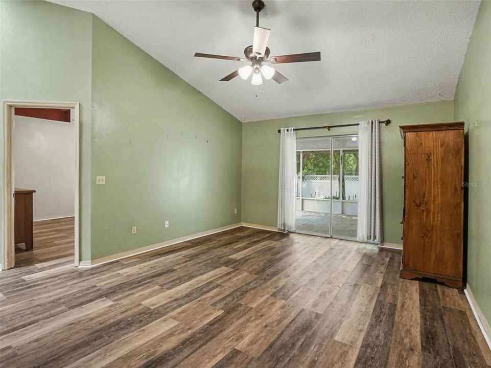 Active With Contract: $375,000 (3 beds, 2 baths, 1579 Square Feet)