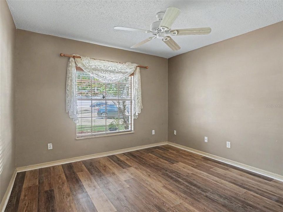Active With Contract: $375,000 (3 beds, 2 baths, 1579 Square Feet)