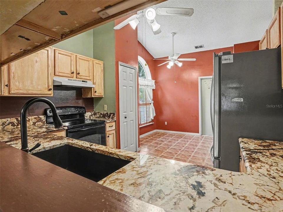 Active With Contract: $375,000 (3 beds, 2 baths, 1579 Square Feet)