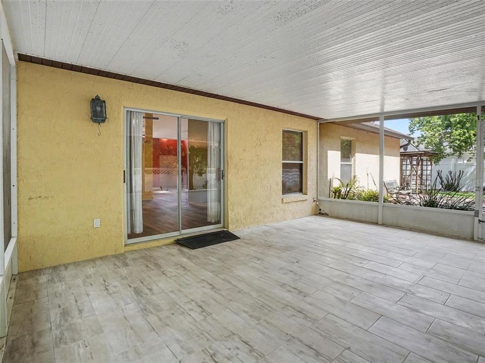 Active With Contract: $375,000 (3 beds, 2 baths, 1579 Square Feet)