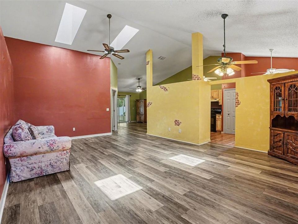 Active With Contract: $375,000 (3 beds, 2 baths, 1579 Square Feet)