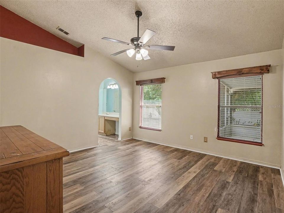 Active With Contract: $375,000 (3 beds, 2 baths, 1579 Square Feet)
