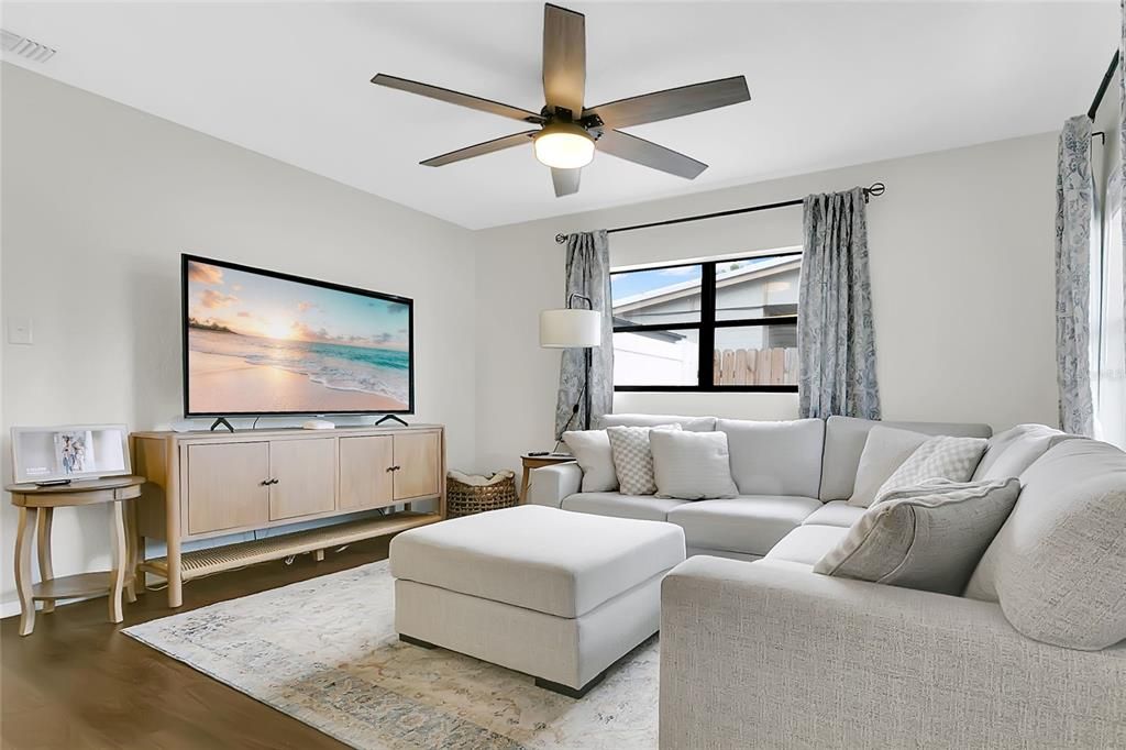 Active With Contract: $315,000 (3 beds, 1 baths, 1165 Square Feet)