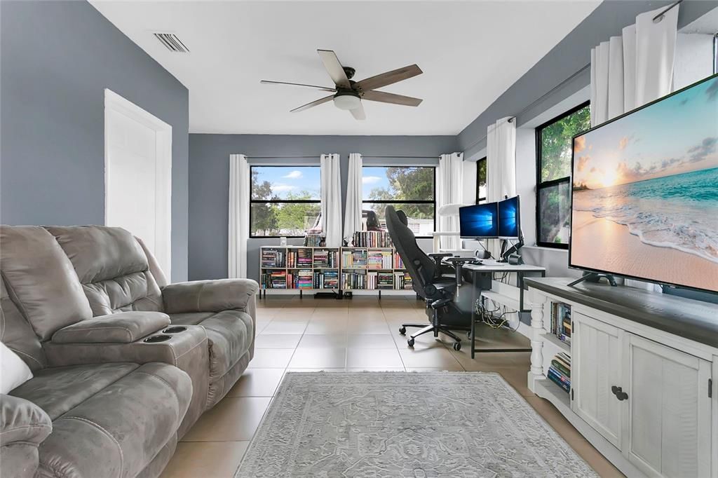 Active With Contract: $315,000 (3 beds, 1 baths, 1165 Square Feet)