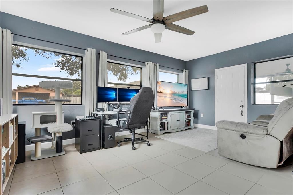 Active With Contract: $315,000 (3 beds, 1 baths, 1165 Square Feet)