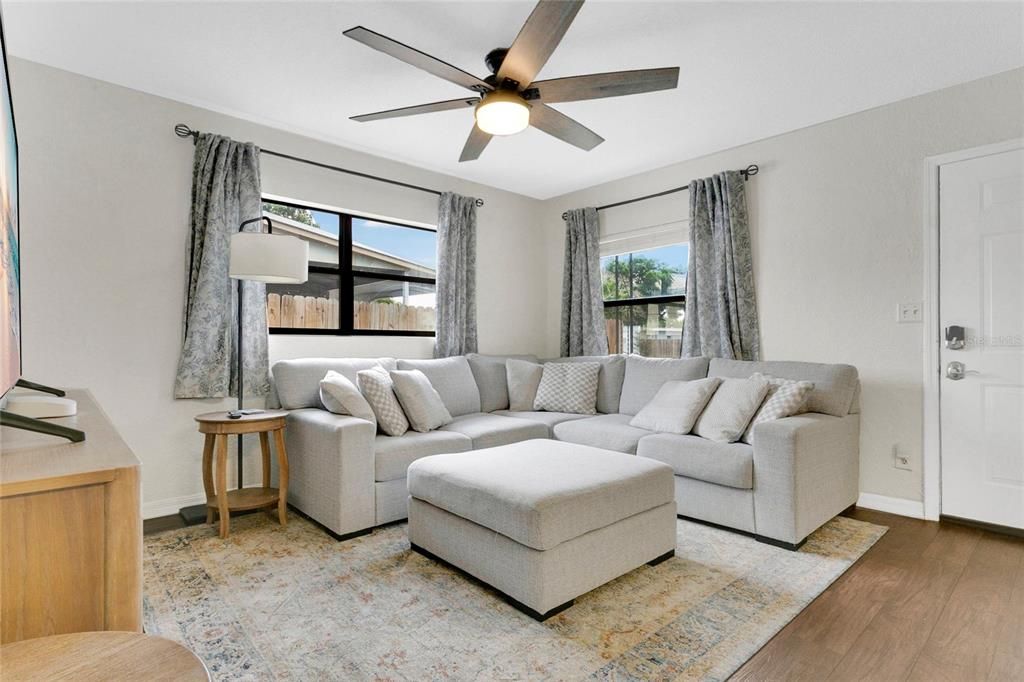 Active With Contract: $315,000 (3 beds, 1 baths, 1165 Square Feet)