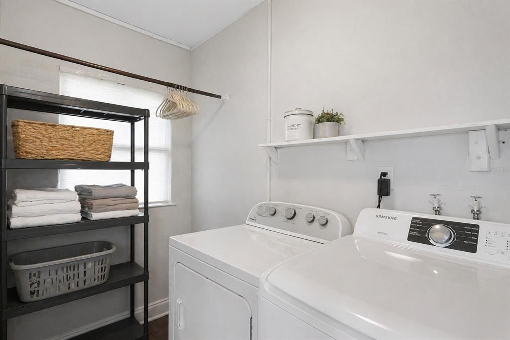 Active With Contract: $315,000 (3 beds, 1 baths, 1165 Square Feet)