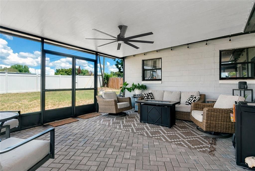 Active With Contract: $315,000 (3 beds, 1 baths, 1165 Square Feet)