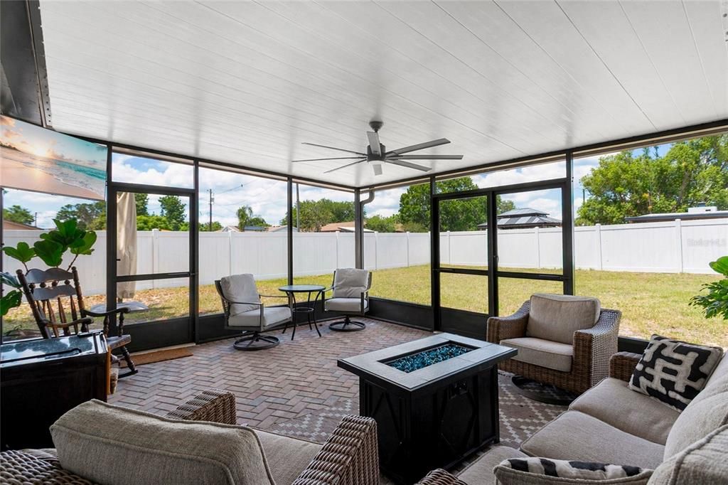 Active With Contract: $315,000 (3 beds, 1 baths, 1165 Square Feet)