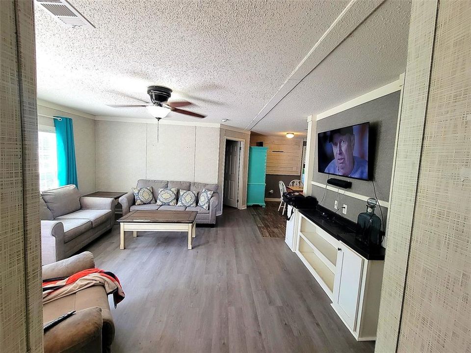 For Sale: $154,000 (3 beds, 2 baths, 1040 Square Feet)